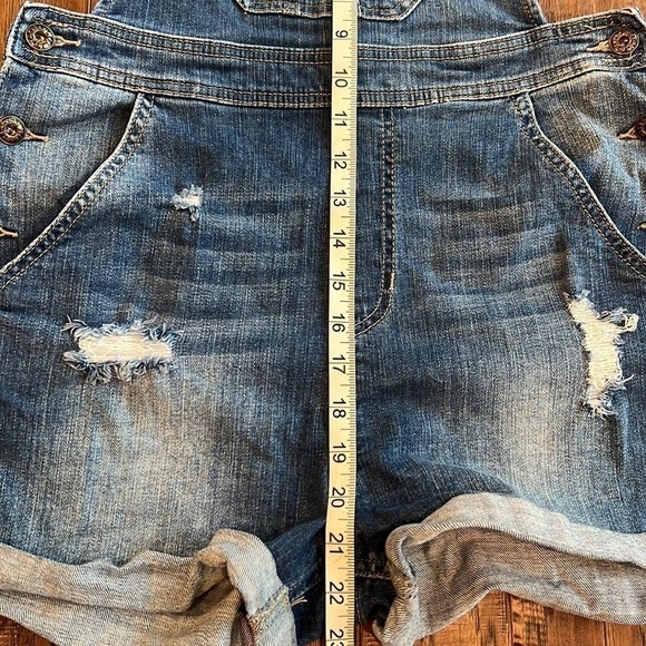 Sneak Peak Distressed Bib Overall Shorts size medium - Picture 7 of 9